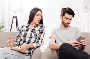 4 Tanda Ini Buktikan Kamu Terlalu Cemburuan, Begini Cara Menghentikannya Sebelum Hubungan Hancur