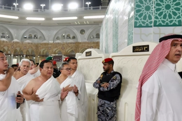 Kunjungan Kerja ke Arab Saudi, Presiden Prabowo Sempatkan Umrah dan  Cium Hajar Aswad hingga Masuk ke Dalam Kakbah