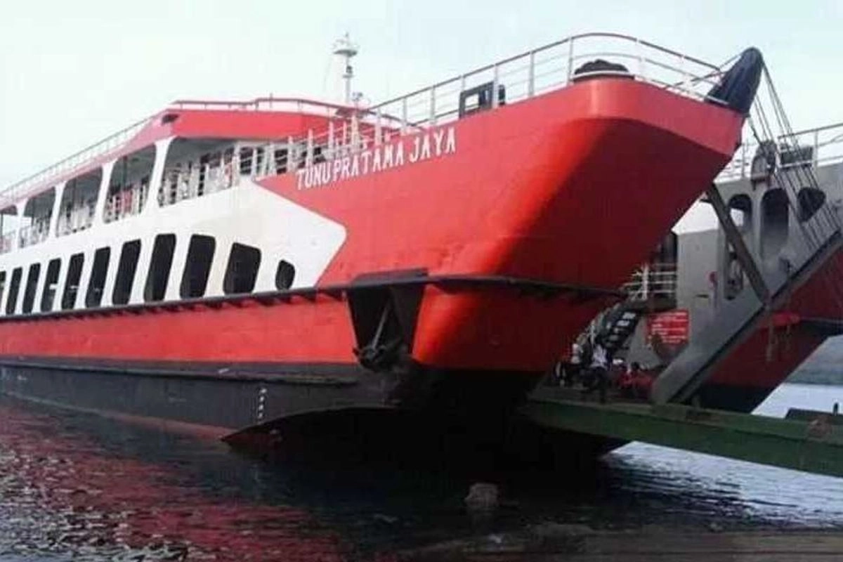 Menhub Minta Evakuasi KMP Tunu Dipercepat di Tengah Cuaca Buruk
