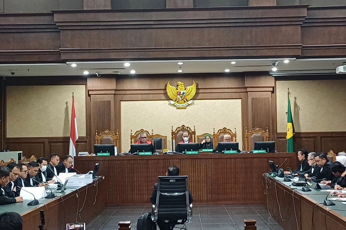 Simpatisan Caci Maki Jaksa Usai Hasto Dituntut 7 Tahun Penjara