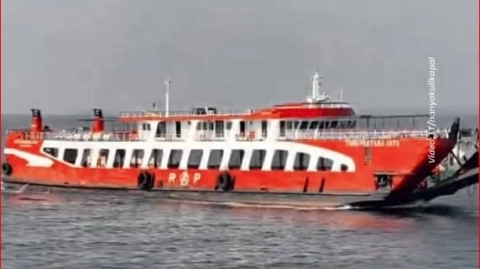 KMP Tunu Pratama Jaya Diduga Tenggelam di Selat Bali Bawa 65 Penumpang
