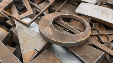 Membongkar Stereotip Besi Tua: Mengapa Sering Dikaitkan dengan Orang Madura?