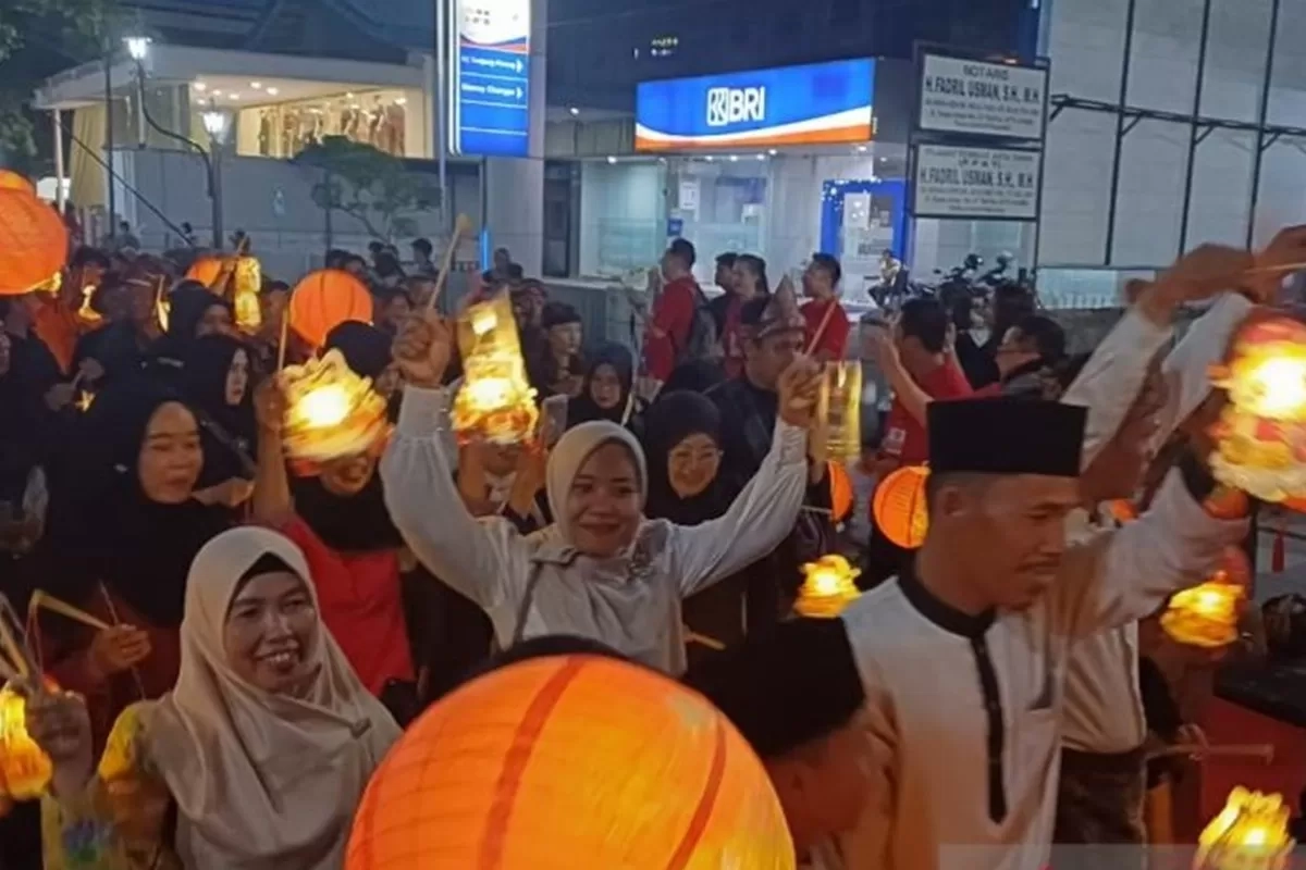 Meriahnya Festival Mooncake di Tanjungpinang, 2.000 Peserta Ramaikan Pawai Lampion