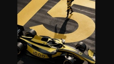 Tampilkan Mobil Balap, Teaser iQOO 15 Bocorkan Performa dan UI Anyar