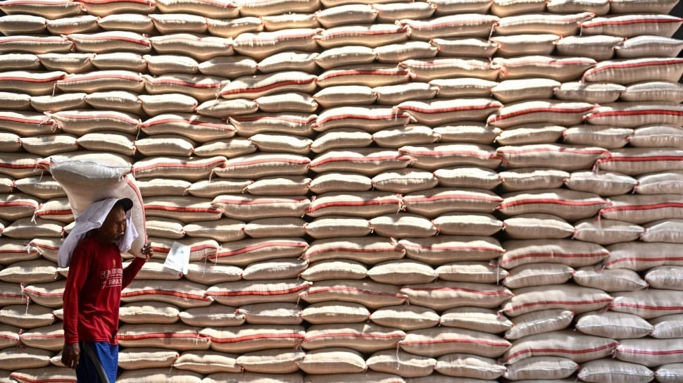 Terlalu Lama Disimpan, Beras di Gudang Bulog Banyak yang Turun Mutu