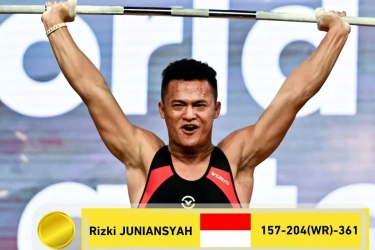 Rizki Juniansyah Pecahkan Rekor Dunia, Raih Dua Emas di IWF World Championship 2025!