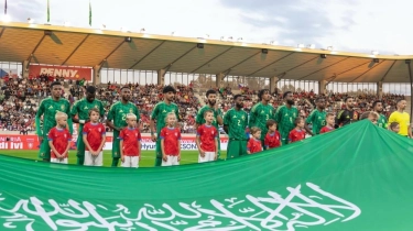 Menpora Cipika-Cipiki dengan Skuad Arab Saudi, Kenapa?