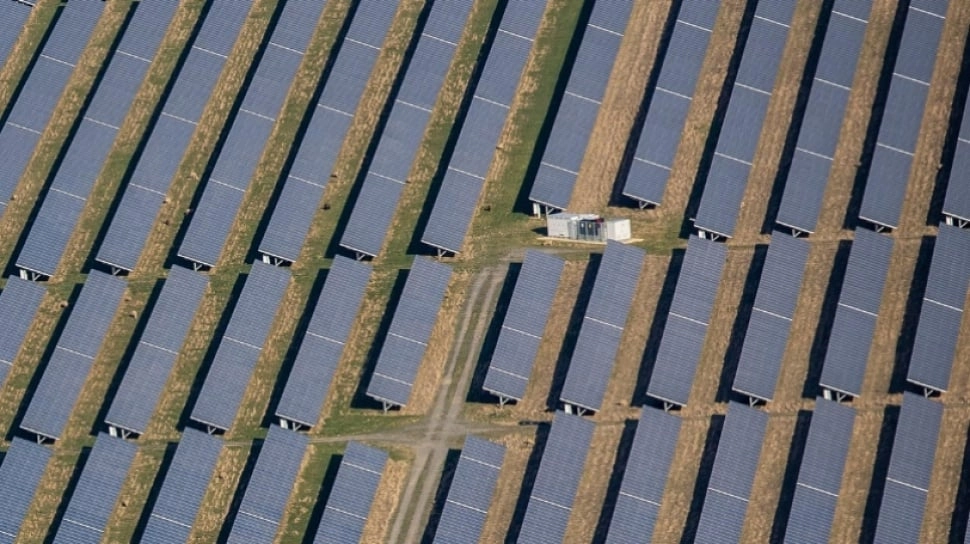 Sejarah Baru! Energi Surya dan Angin Kalahkan Batu Bara di Tahun 2025