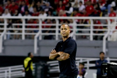 Patrick Kluivert Harus Pakai Tiga atau Empat Bek? Begini Kata Pengamat