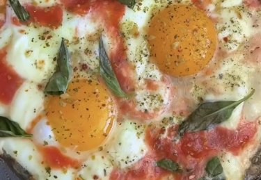 Kombinasi Unik! Resep Crispy Rice Paper Pizza Eggs yang Lagi Viral