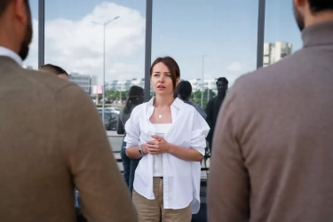 Mengapa Pikiran Sering Kosong saat Diajak Bicara Langsung? Otakmu Mengirim Pesan Penting