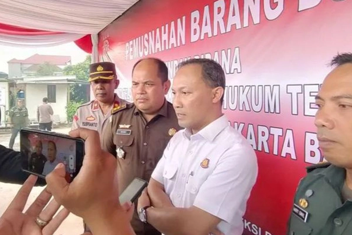 Kajari Jakbar Dicopot, Diduga Terima Uang Kasus Robot Trading Fahrenheit