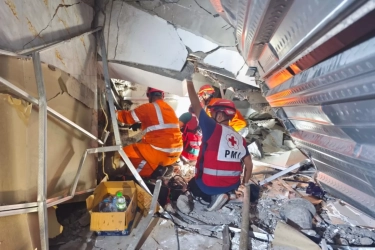 Lika-Liku Penyelamatan Nur Ahmad, Santri yang Diamputasi di Tengah Reruntuhan Ponpes Al Khoziny Sidoarjo