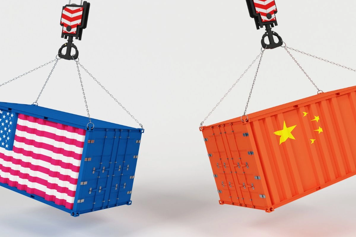 Perang Dagang Memanas, Trump Naikkan Tarif Impor 100 Persen ke China