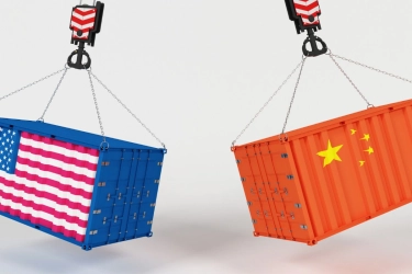 Perang Dagang Memanas, Trump Naikkan Tarif Impor 100 Persen ke China