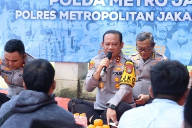 Polisi, Pedagang Kopi Keliling, dan Batas Keamanan Publik