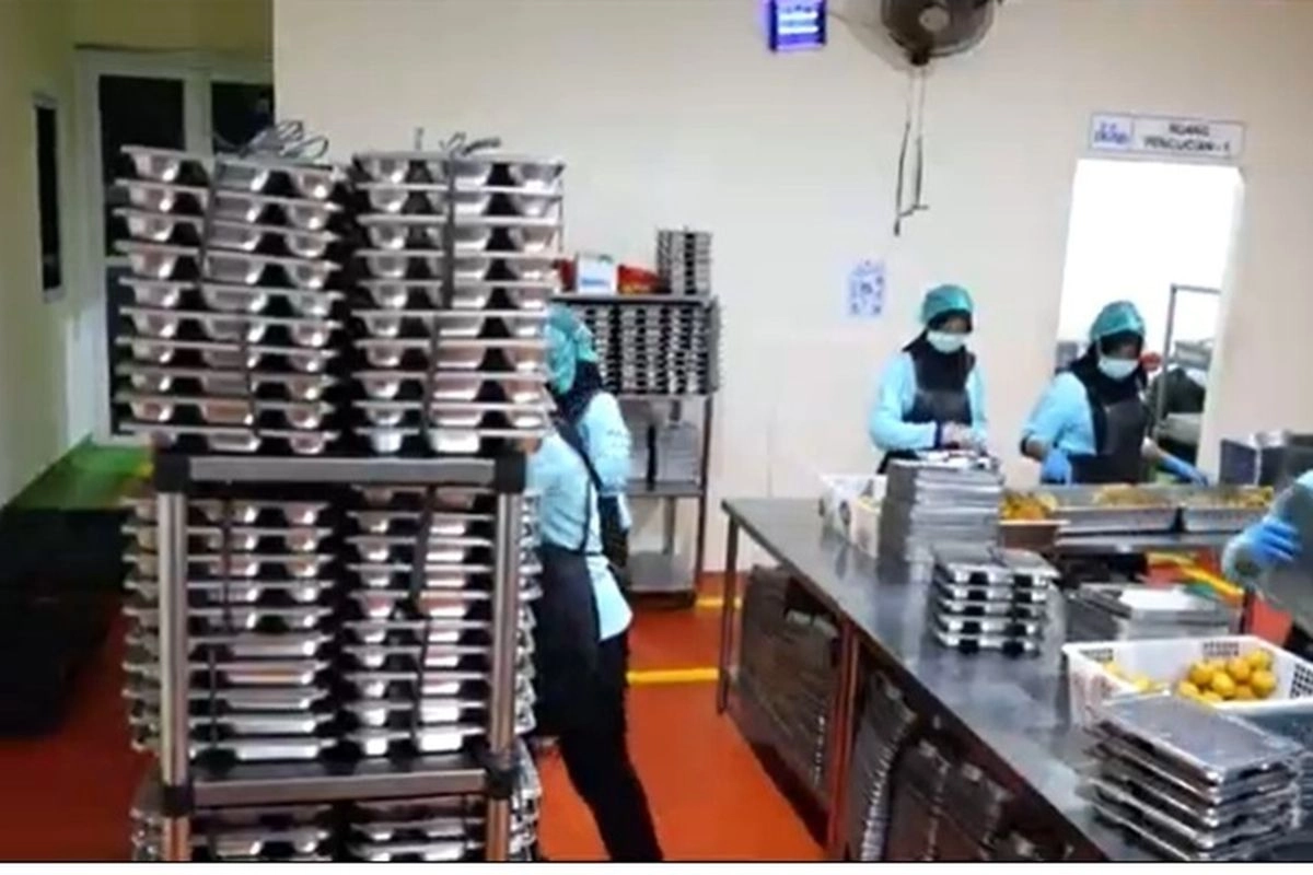 Surat Cinta dalam Ompreng, Cerita Hangat dari Dapur MBG di SPPG Lanud Suryadarma Subang