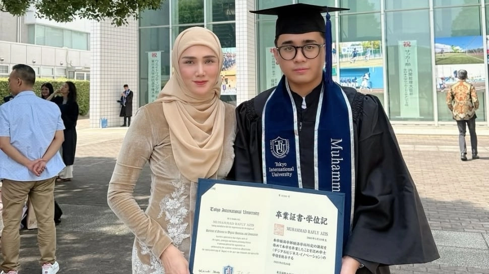 Mulan Jameela Punya Anak Berapa? Bahagia Hadiri Wisuda Putranya di Jepang