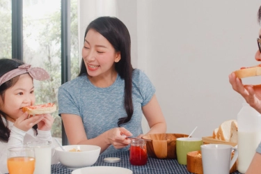 Bukan Sekadar Ngemil, Snacking Time Bisa Jadi Momen Bonding antara Orangtua dan Anak
