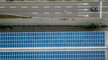 Tenaga Surya Kalahkan Batu Bara, Namun Transisi Energi Masih Tertahan Kepentingan Fosil