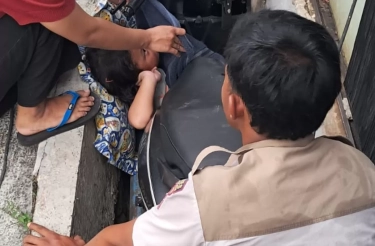 Anak Kecil Terjepit Motor di Selokan Pondok Aren, Selamat Berkat Tim Damkar