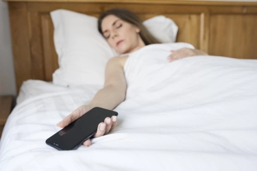 Fenomena Sleep Call: Tanda Sayang atau Kebiasaan Buruk yang Berisiko pada Kesehatan?