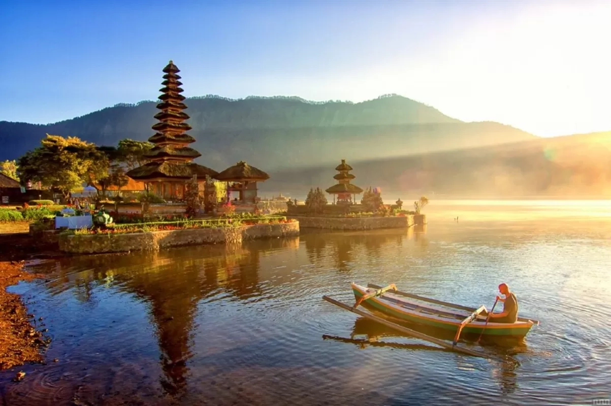 Keindahan Alam Danau Beratan Bedugul Bali, Surga Tersembunyi di Jantung Pulau Dewata, HTM Mulai Rp 20 Ribu