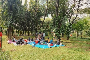 Cara ke Taman Cattleya Naik KRL dan Transjakarta