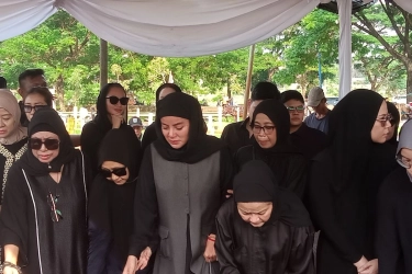 Tanda Seseorang Berdamai dengan Duka Usai Orangtua Meninggal, Berkaca dari Olla Ramlan