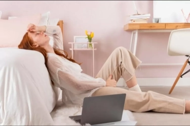 Kehabisan Energi Bukan Tanda Malas: 10 Pertanda Kamu Sedang Kelelahan Secara Mental dan Emosional