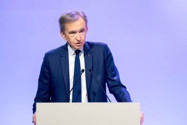 Lonjakan Kekayaan Bernard Arnault Guncang Prancis di Tengah Polemik Pajak Kekayaan dan Kebangkitan LVMH di Pasar Global