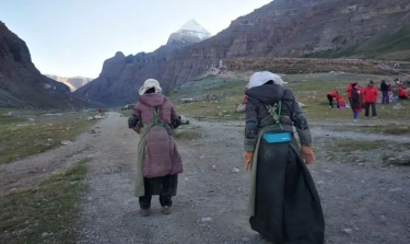 Mengenal Sky Burial: Tradisi Pemakaman Langit di Tibet, Jenazah yang Diberikan kepada Burung Pemangsa