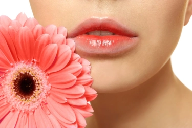 Cara Mengaplikasikan Ombre Lips agar Tidak Pucat seperti Orang Sakit