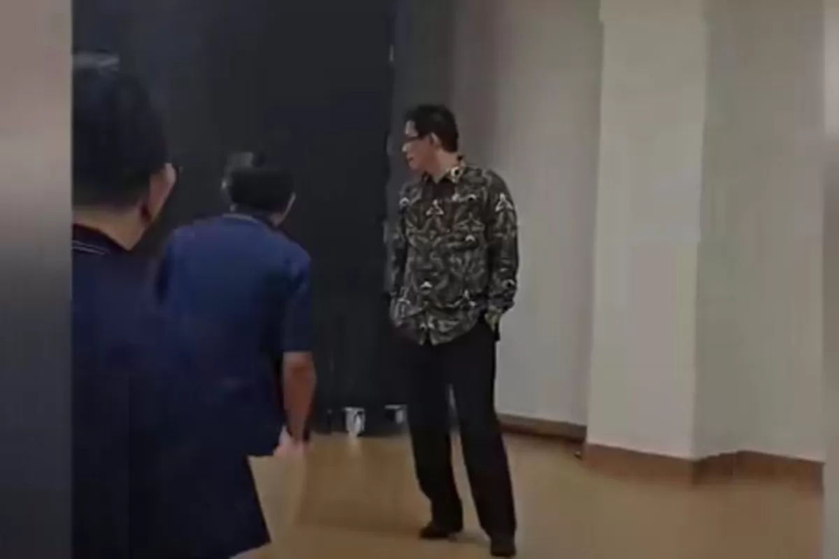 Sidak Kantor Pajak, Menkeu Purbaya Temukan Pegawai yang Asyik Berolah Raga