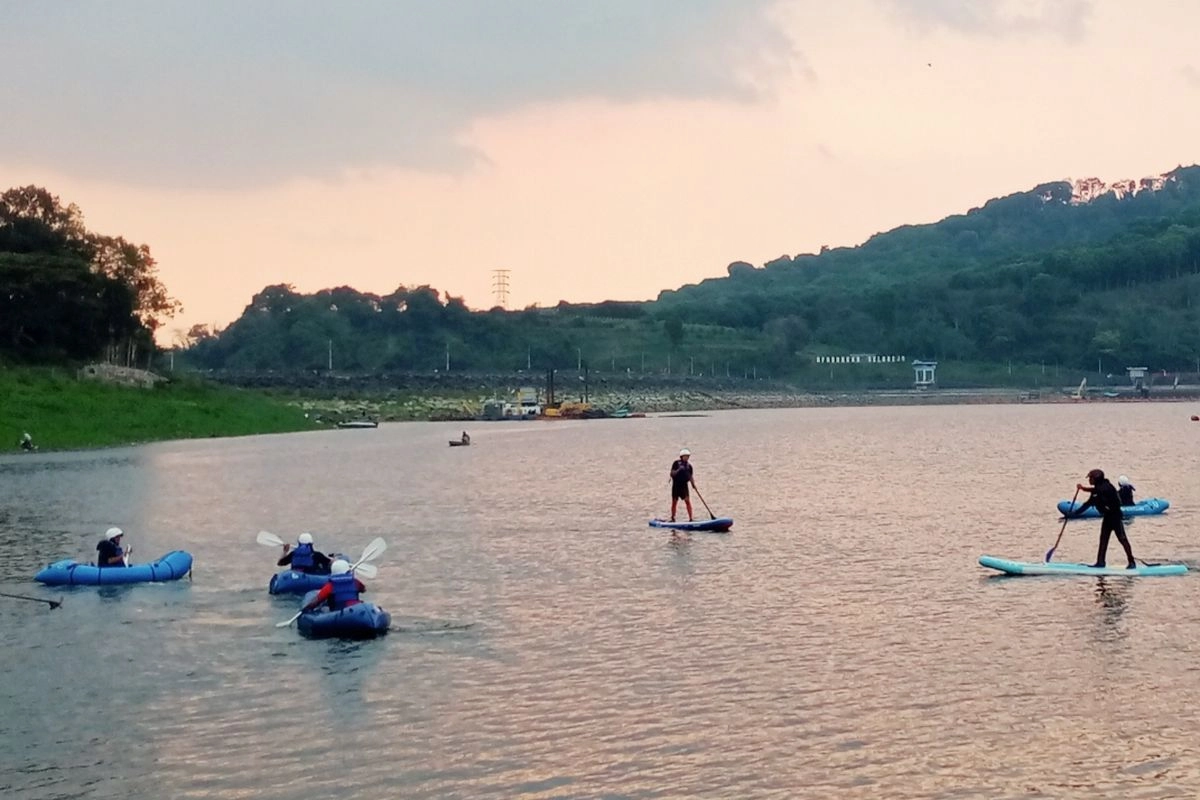 Serunya Wisata Air Bendungan Selorejo di Malang, Ada Stand Up Paddle dan Kano
