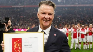 Dirumorkan Latih Indonesia, Louis van Gaal Asyik Liburan: Berjarak 20 Jam dari Jakarta