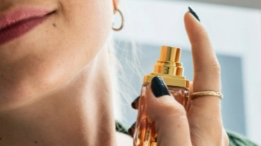 Eau de Parfum Dipakai di Mana? Ini Tips Wangi Tahan Lama dan Rekomendasi Parfumnya