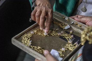 Perhiasan Kerajaan Dicuri di Louvre, Aksi Kilat 7 Menit Gegerkan Paris