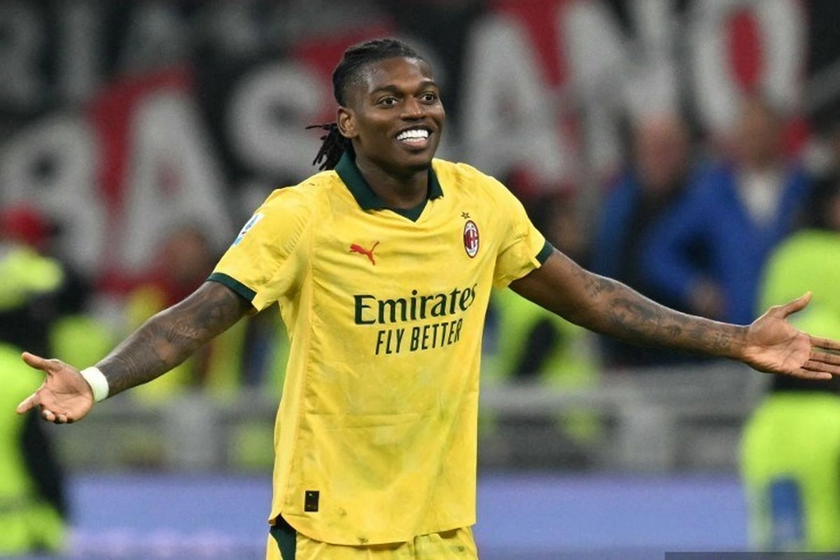 Hasil AC Milan Vs Fiorentina 2-1: Brace Leao Antar Rossoneri Melesat