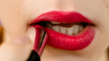 5 Lipstik Transferproof Terbaik yang Tahan Lama untuk Aktivitas Padat Sehari-hari