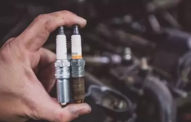 Jangan Tunggu Mogok, Kenali 7 Tanda Busi Mobil Kamu Sudah Minta Diganti