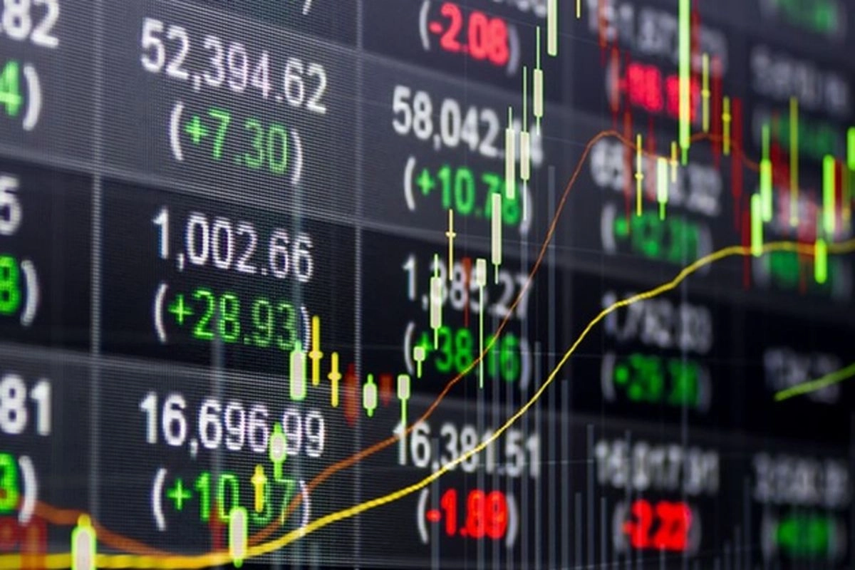 IHSG Ditutup Menguat 1,84 Persen ke Level 8.200-an, Rupiah Melemah