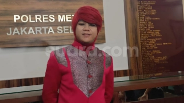 Berapa Gaji Pesulap Merah? Tantang Alumni Lirboyo Buktikan Santet, Siap Kasih Rumah Cash