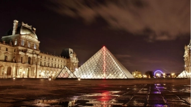 Pencurian Kilat di Museum Louvre, Perhiasan Tak Ternilai Raib