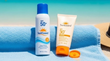 Sunscreen Lotion vs Spray, Mana yang Lebih Bagus? Ini Kata Dokter Kulit