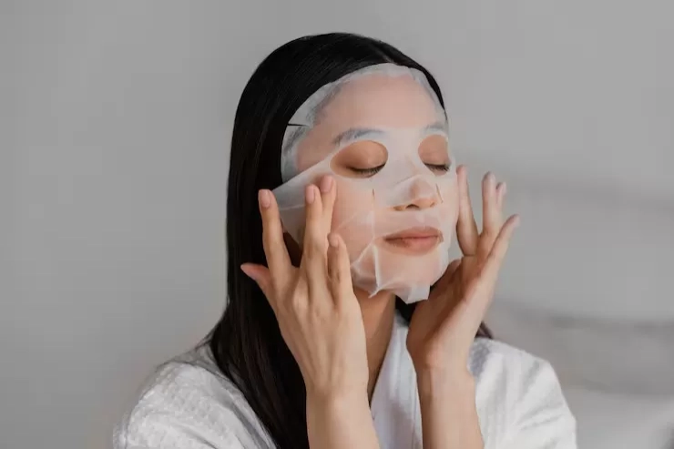 Bukan Sekedar Tempel! Begini 5 Cara Tepat Gunakan Sheet Mask agar Nutrisi Terserap Sempurna
