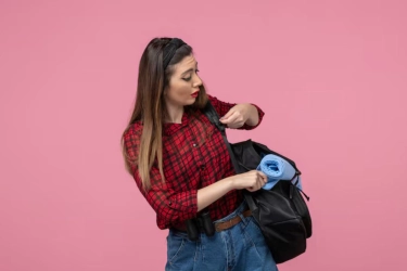 Suka Gendong Tas di Satu Sisi Ternyata Bisa Bikin Cedera, Ini Penjelasan Dokter