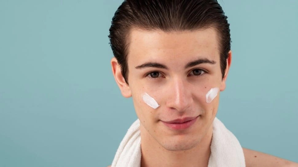 5 Sunscreen Pria Bebas Whitecast: Aman untuk Aktivitas Padat Seharian