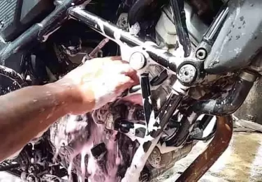6 Trik Bersihkan Motor Paling Gampang dan Super Cepat yang Wajib Kamu Tahu!