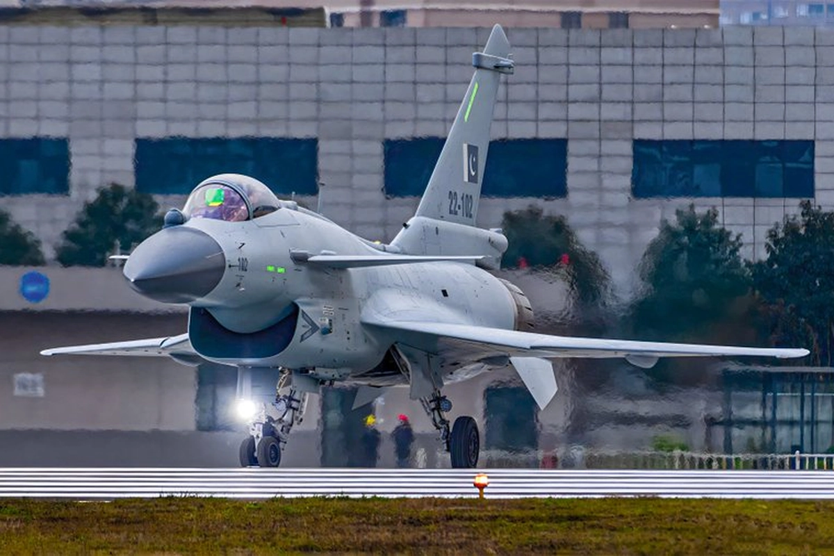 Indonesia Beli Jet Tempur J-10B atau J-10C? Dampaknya Bakal Berbeda